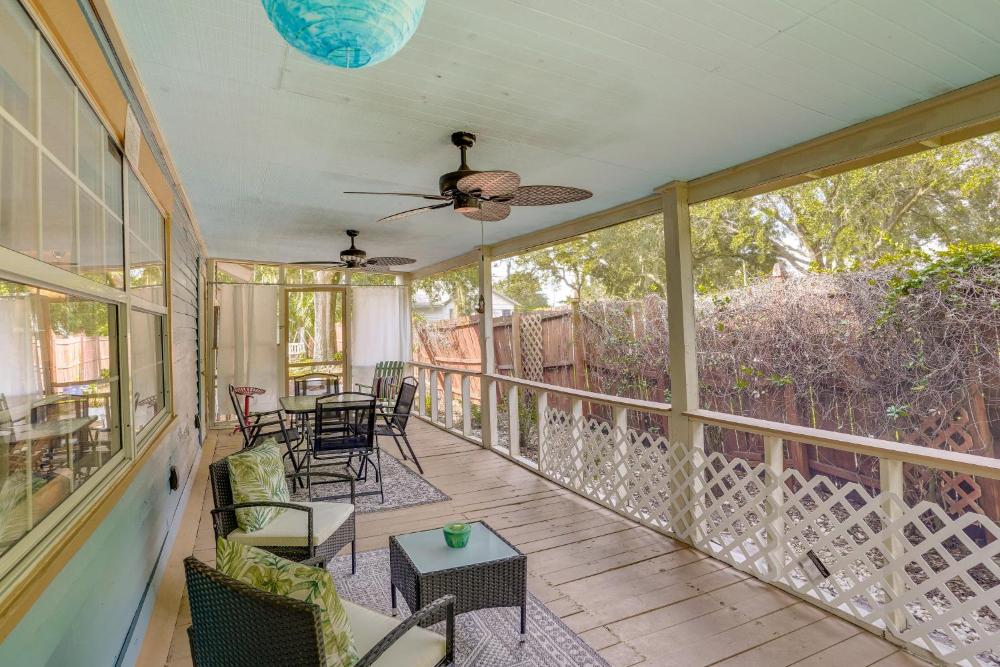 Lake Wales Vacation Rental with Screened-In Porch!
